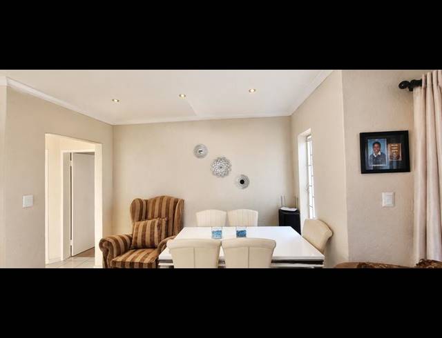 2 BEDROOM TOWNHOUSE FOR SALE IN CELTISDAL
